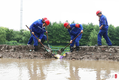 中國(guó)五冶集團(tuán)陸翔路項(xiàng)目工地舉行防臺(tái)防汛搶險(xiǎn)演練，筑牢道路建設(shè)安全防線
