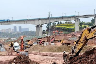 道路建設(shè)不打烊 中鐵十局投資公司五一致敬最美勞動者