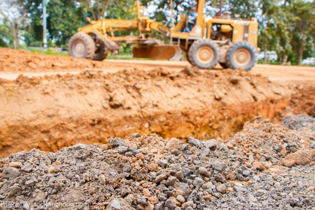 道路建設(shè)收尾 道路施工關(guān)閉與城市交通新篇章